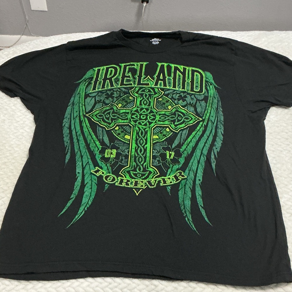 Celebrate It Black Tee Bright Green Celtic Cross "Ireland Forever" Sz XL 0926
